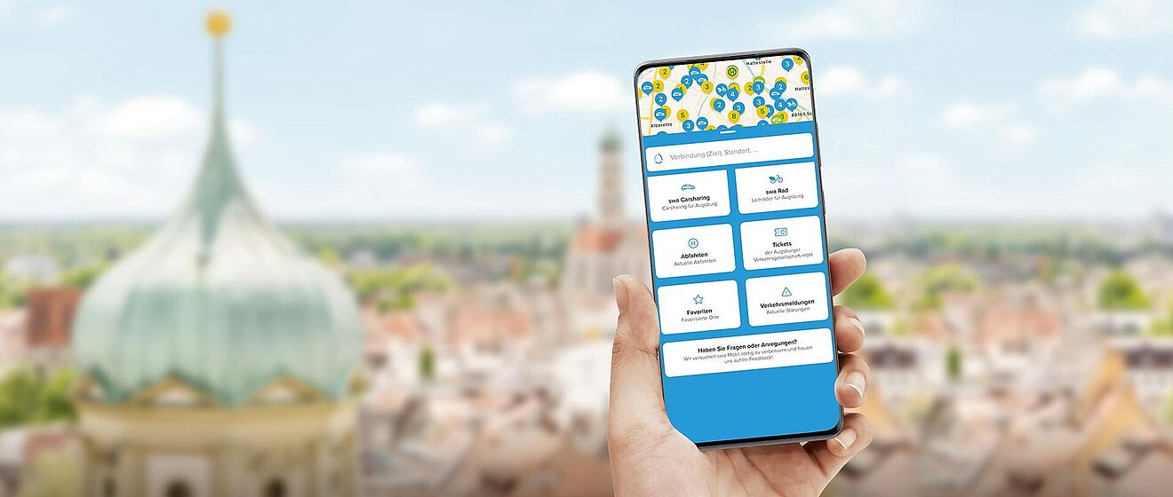 Eine Hand hält ein Smartphone auf dem ein Ausschnitt der swa Mobil-App zu sehen ist